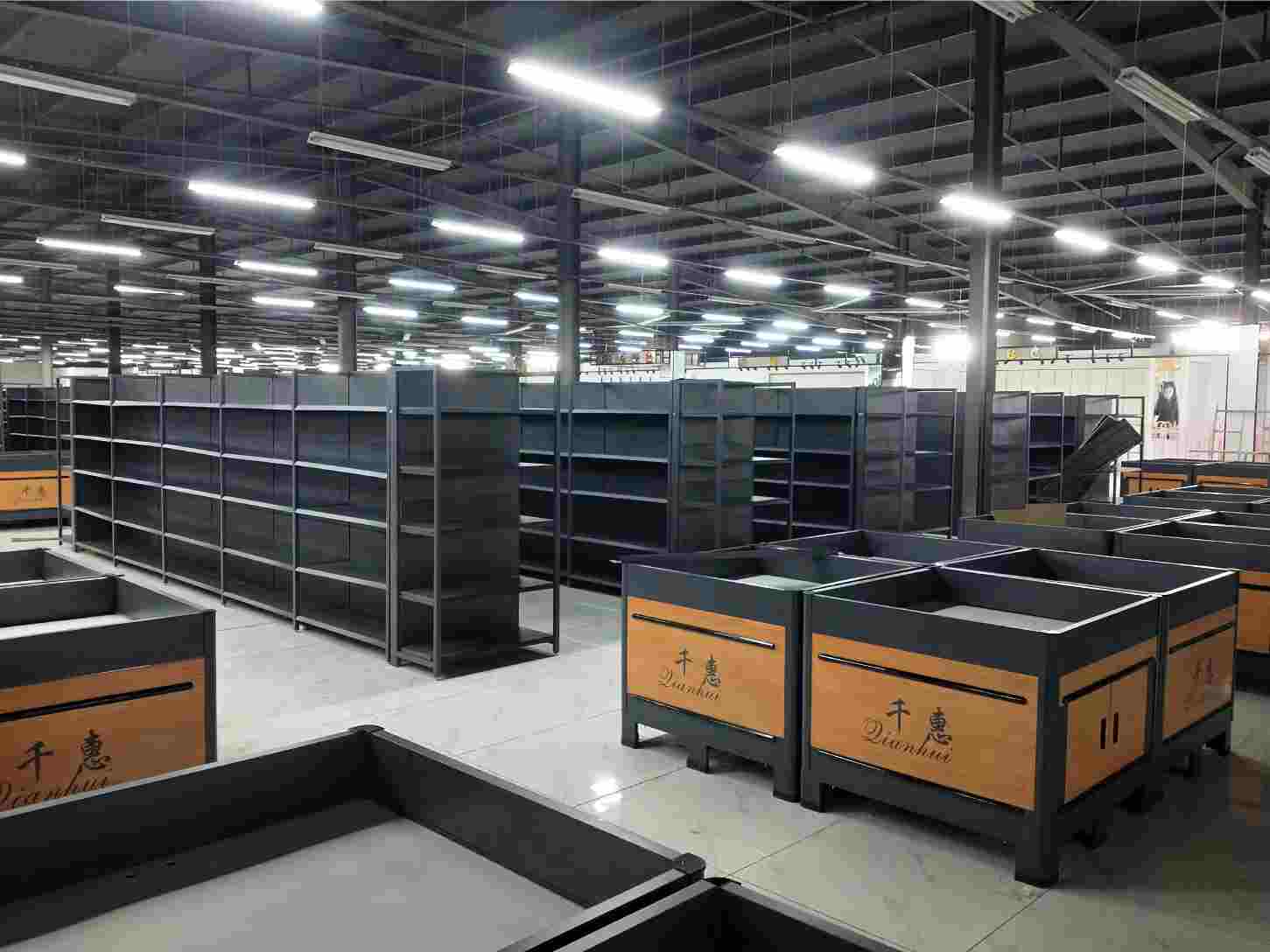 QDDOWELL-Heavy-Duty-Gondola-Shelving-Retail-Store-Installation.jpg